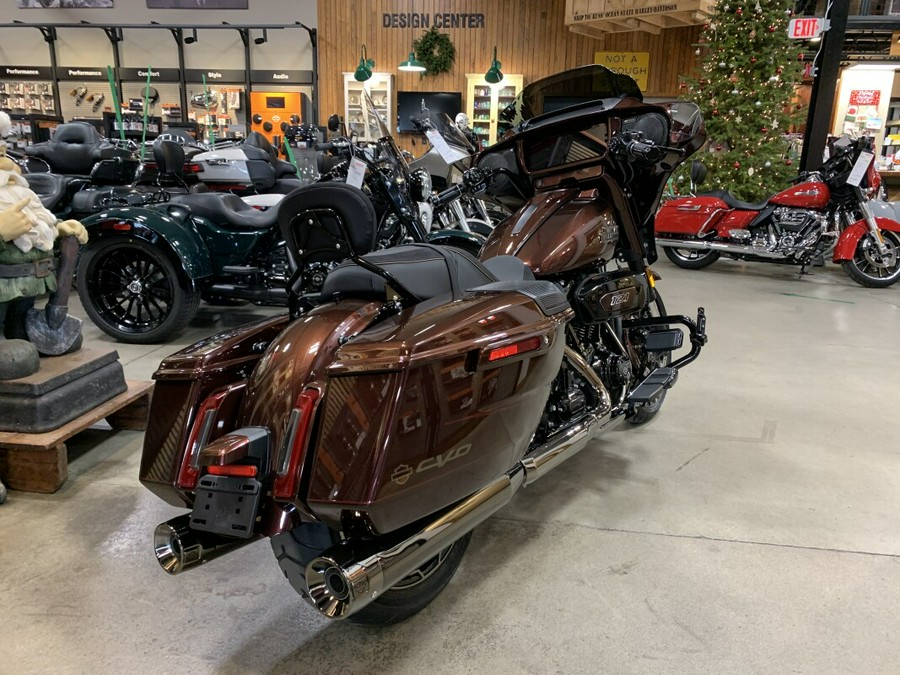 Harley-Davidson® CVO™ Street Glide® 2024 FLHXSE Copperhead
