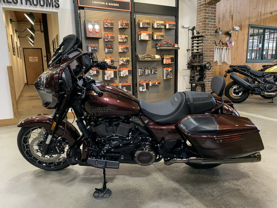 Harley-Davidson® CVO™ Street Glide® 2024 FLHXSE Copperhead