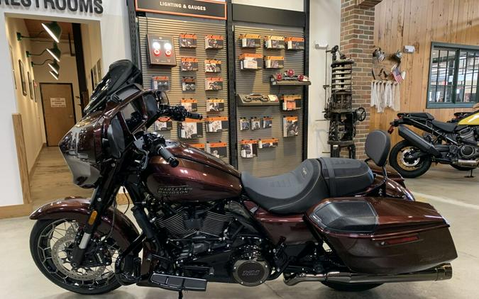 Harley-Davidson® CVO™ Street Glide® 2024 FLHXSE Copperhead