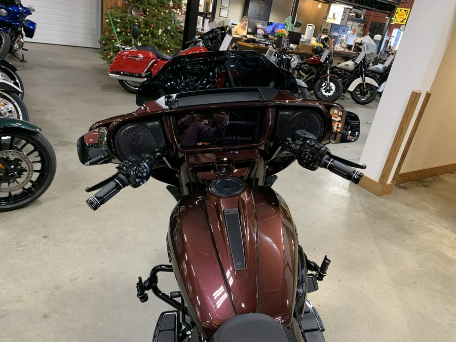 Harley-Davidson® CVO™ Street Glide® 2024 FLHXSE Copperhead