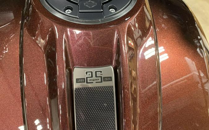 Harley-Davidson® CVO™ Street Glide® 2024 FLHXSE Copperhead