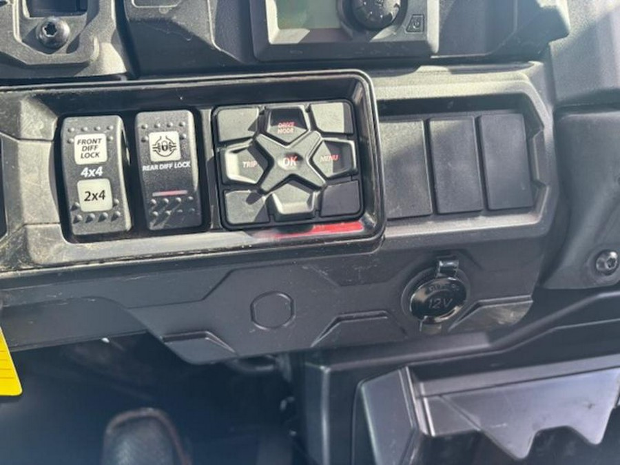 2026 Can-Am® Defender Limited HD11