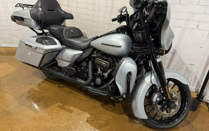 2019 Harley-Davidson® Street Glide® Special FLHXS 611915 Barracuda Silver