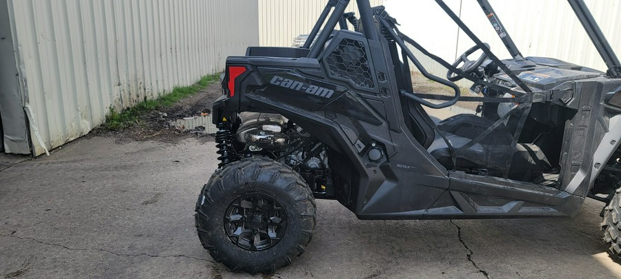 2023 Can-Am™ Maverick™ Trail DPS 700