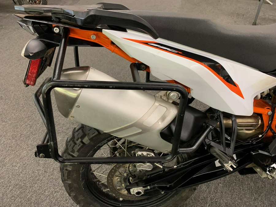 2022 KTM Adventure 890 R