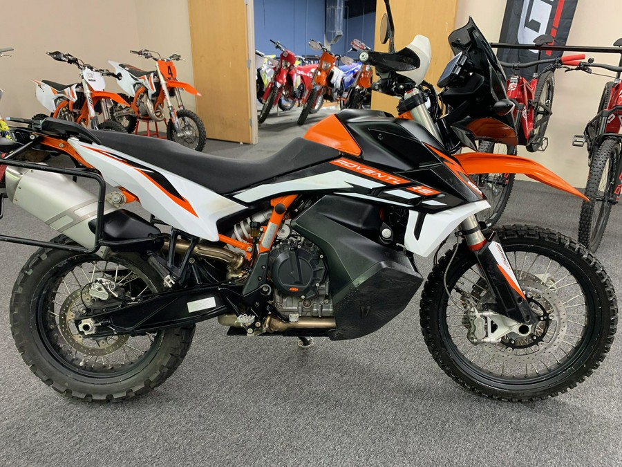 2022 KTM Adventure 890 R