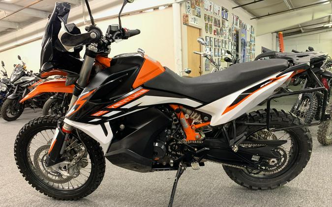 2022 KTM Adventure 890 R