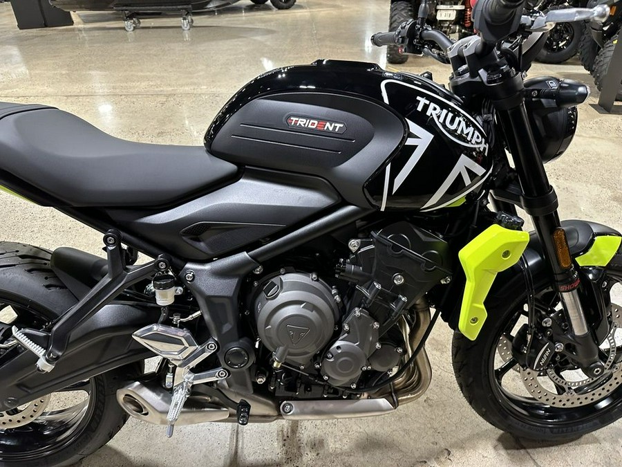 2024 Triumph Trident 660 Jet Black/Triumph Racing Yellow