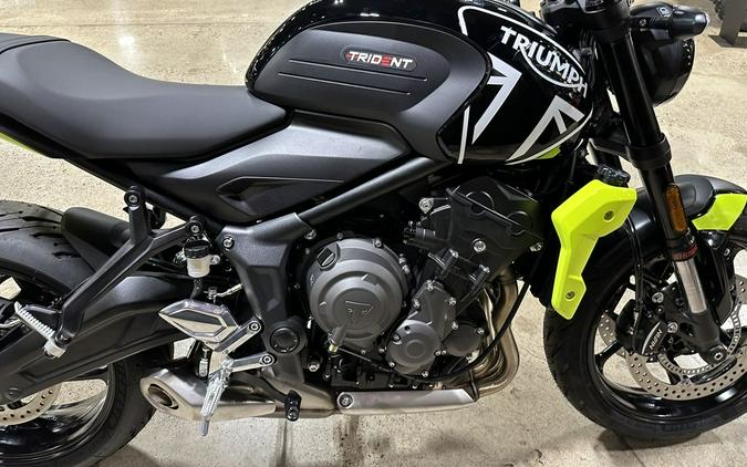 2024 Triumph Trident 660 Jet Black/Triumph Racing Yellow