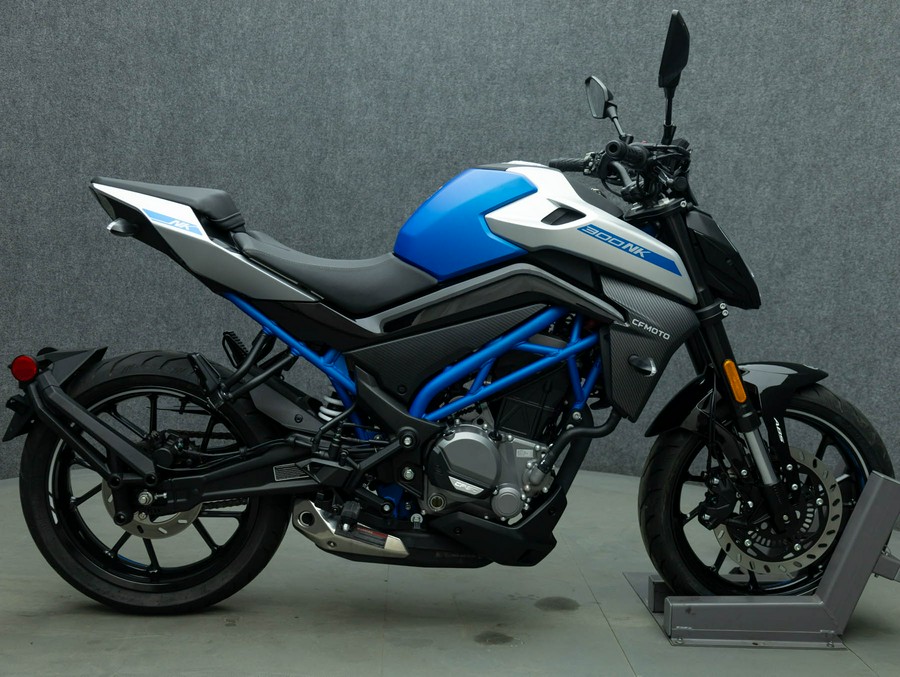 2023 CFMOTO 300NK W/ABS