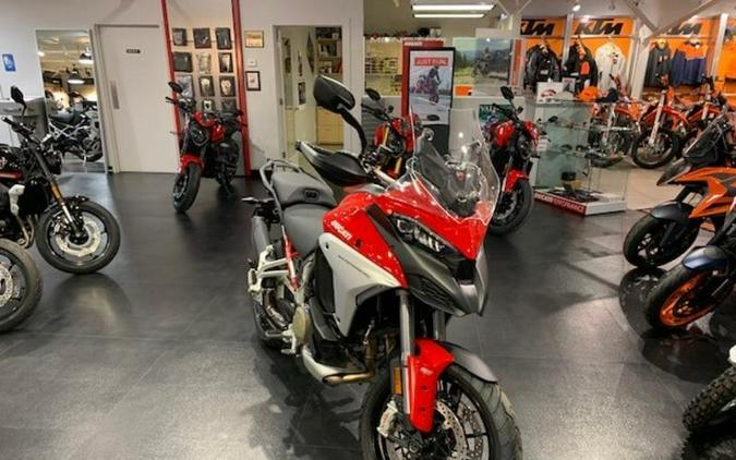 2023 Ducati Multistrada V4 S Travel & Radar - Red