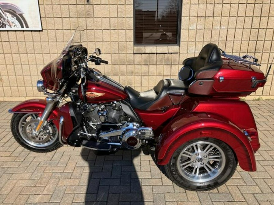 2023 Harley-Davidson® FLHTCUTGAN - Tri Glide® Ultra Anniversary Edition