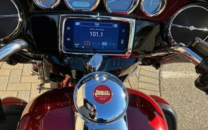2023 Harley-Davidson® FLHTCUTGAN - Tri Glide® Ultra Anniversary Edition