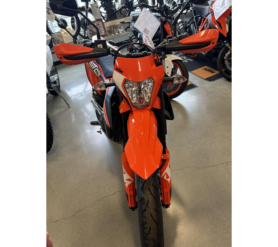 2024 KTM 690 SMC R
