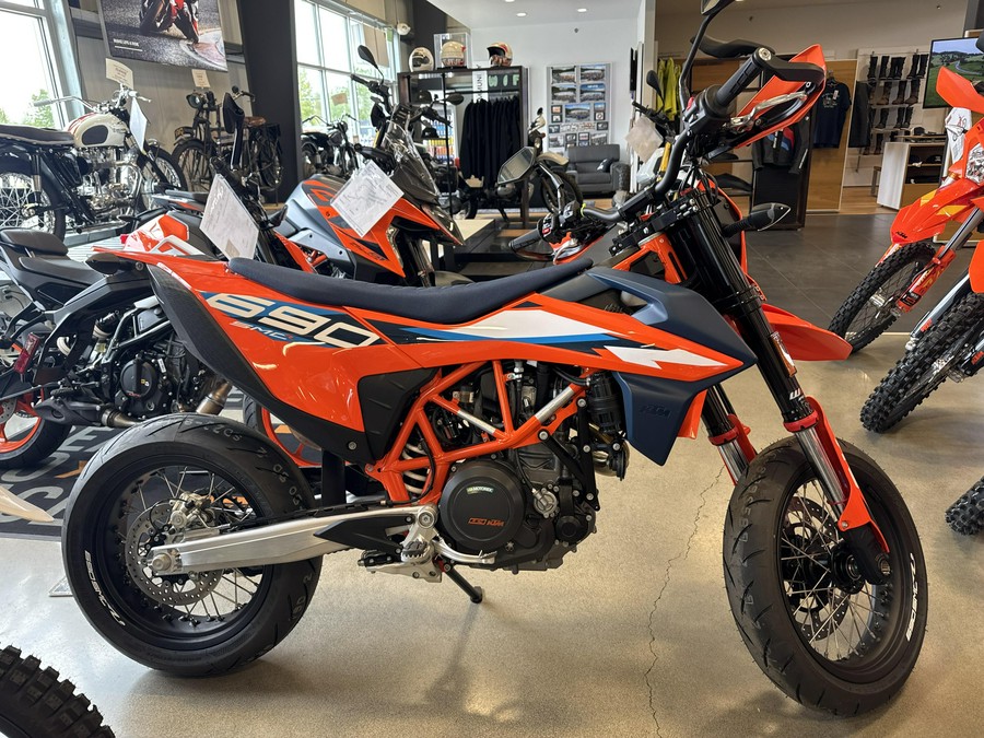 2024 KTM 690 SMC R