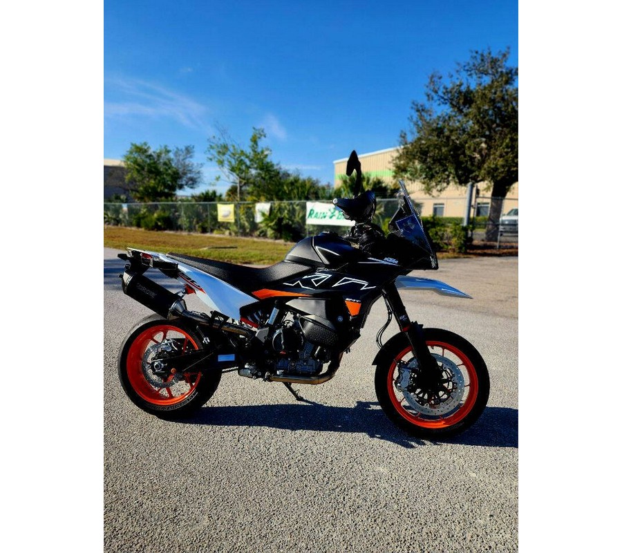 2024 KTM 890 SMT
