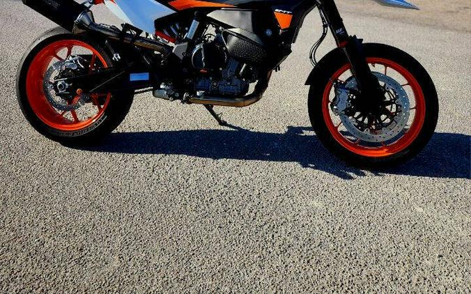 2024 KTM 890 SMT