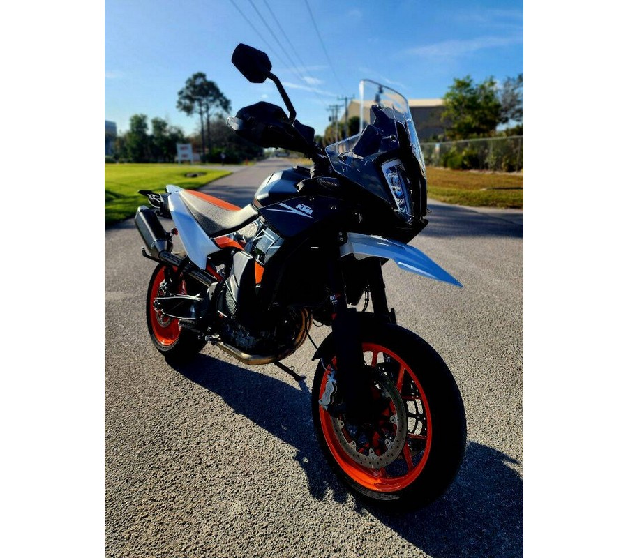 2024 KTM 890 SMT