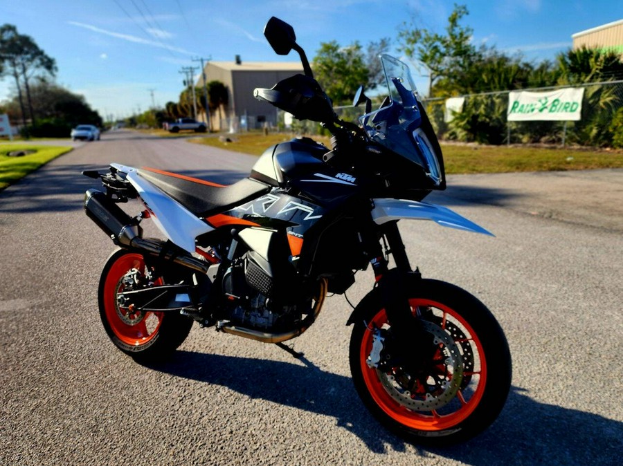 2024 KTM 890 SMT