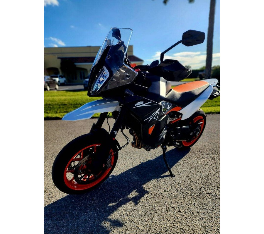 2024 KTM 890 SMT