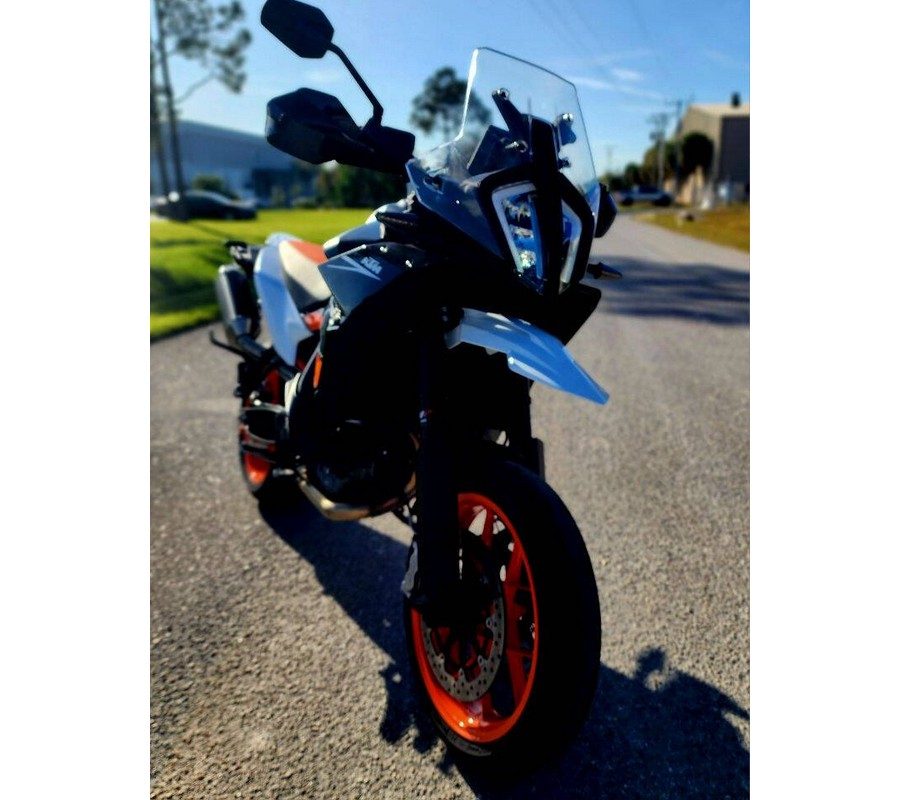 2024 KTM 890 SMT