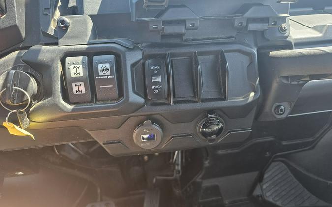 2025 Can-Am Defender MAX HD7