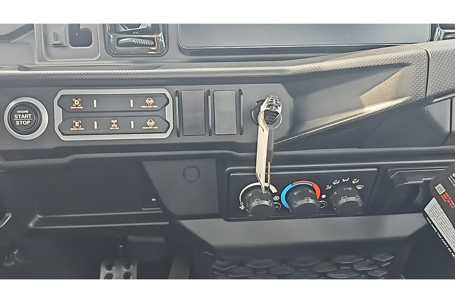 2026 Can-Am DEFENDER XT CAB HD11