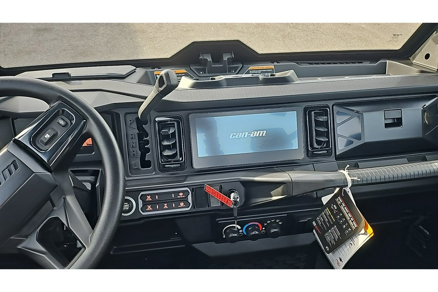 2026 Can-Am DEFENDER XT CAB HD11