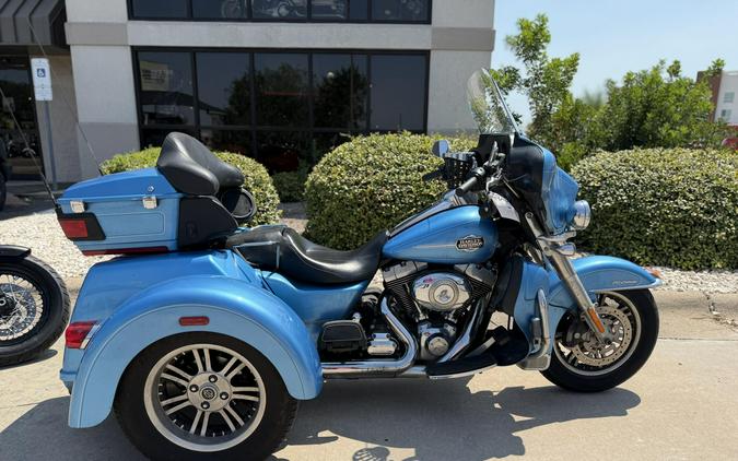 2011 Harley-Davidson Tri Glide Ultra Classic COOL BLUE PEARL W/PINSTRIPE
