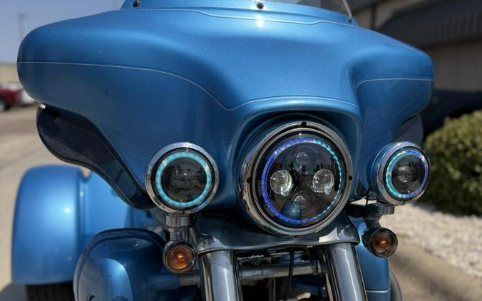 2011 Harley-Davidson Tri Glide Ultra Classic COOL BLUE PEARL W/PINSTRIPE