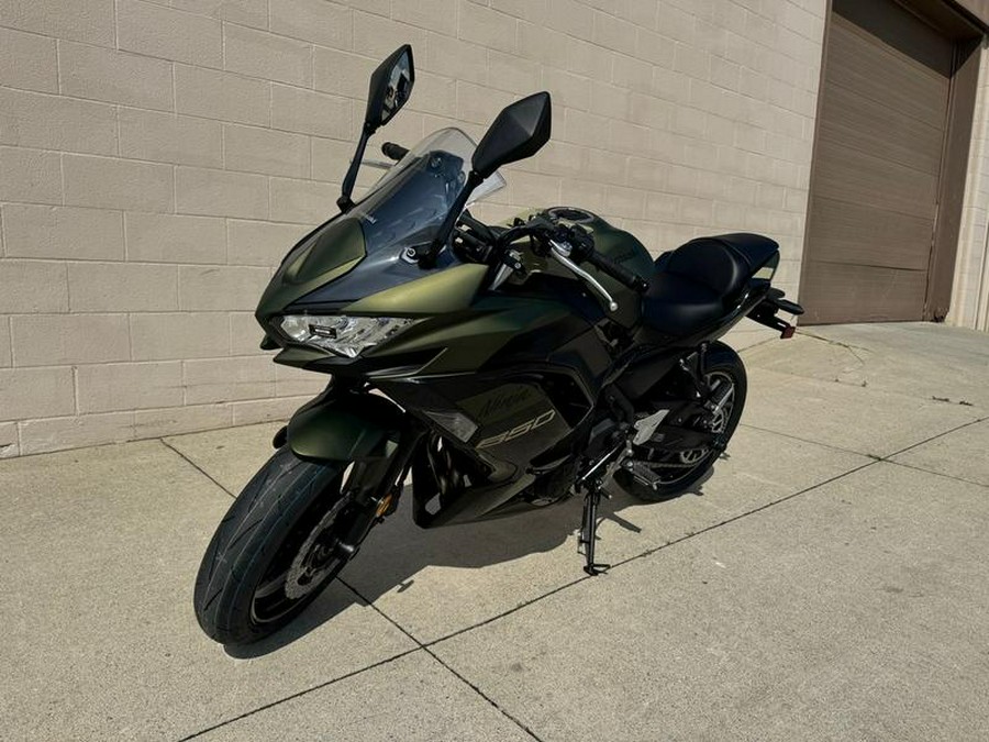 2024 Kawasaki Ninja® 650 ABS Metallic Covert Green/Metallic Spark Black