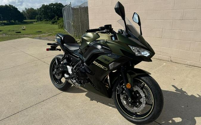 2024 Kawasaki Ninja® 650 ABS Metallic Covert Green/Metallic Spark Black