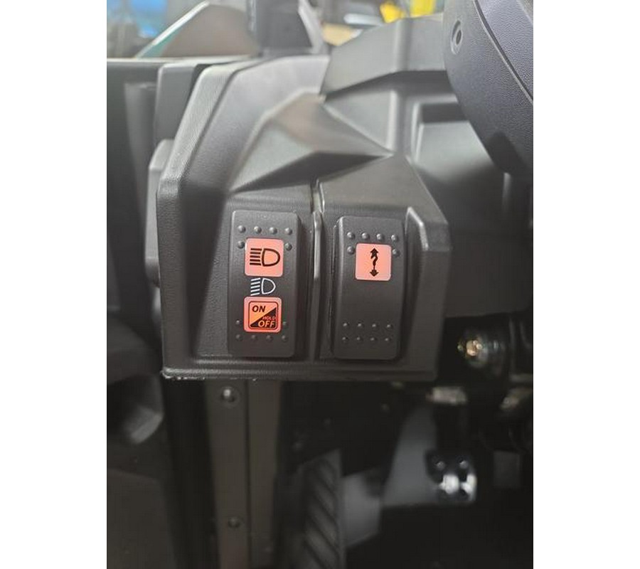 2024 Can-Am® Commander XT 700