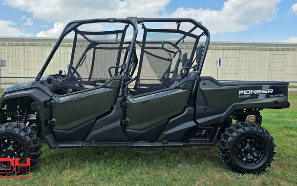 2025 Honda® Pioneer 1000-6 Deluxe Crew