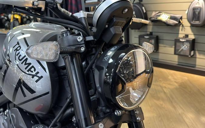 2024 Triumph Trident 660 Silver Ice/Diablo Red