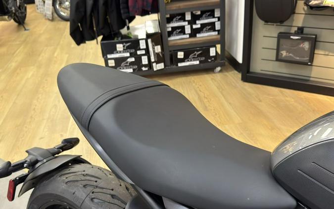 2024 Triumph Trident 660 Silver Ice/Diablo Red