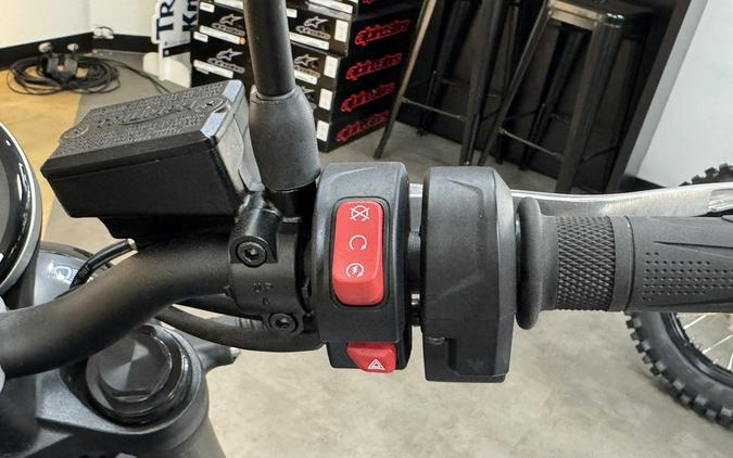 2024 Triumph Trident 660 Silver Ice/Diablo Red