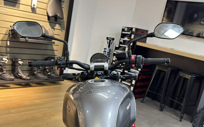 2024 Triumph Trident 660 Silver Ice/Diablo Red