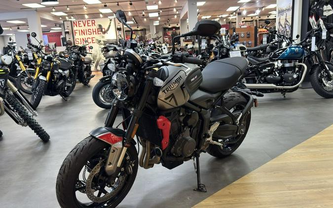 2024 Triumph Trident 660 Silver Ice/Diablo Red