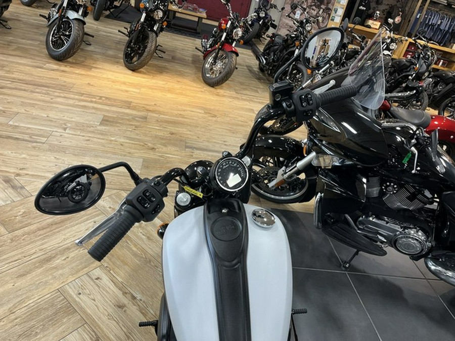 2024 Indian Chief Bobber ABS Ghost White Metallic Smoke