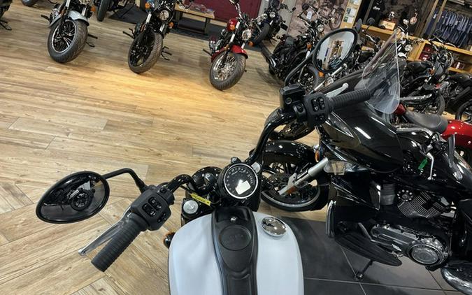 2024 Indian Chief Bobber ABS Ghost White Metallic Smoke