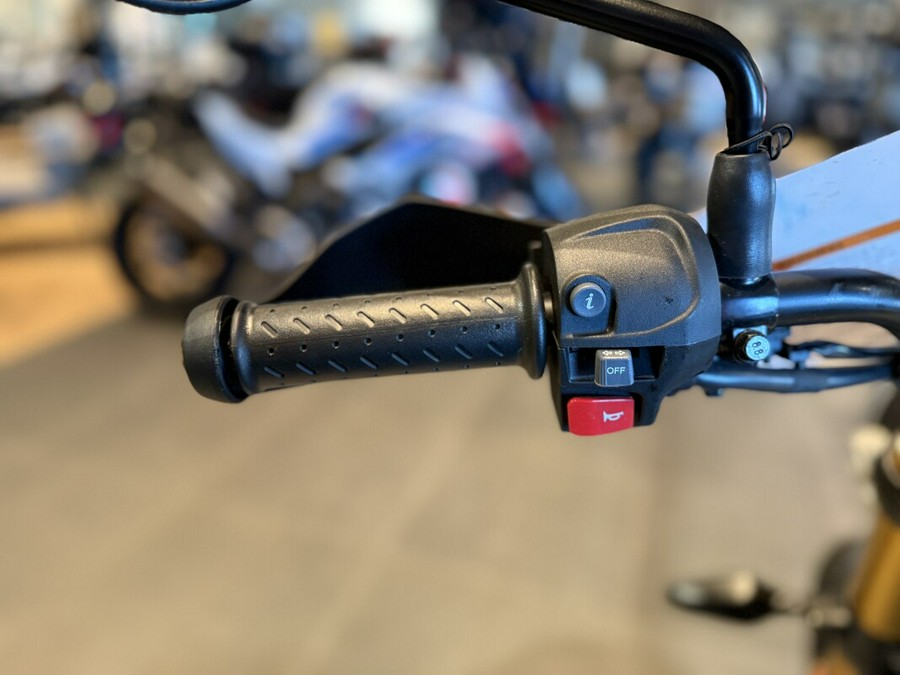 2025 Triumph Scrambler 400 X