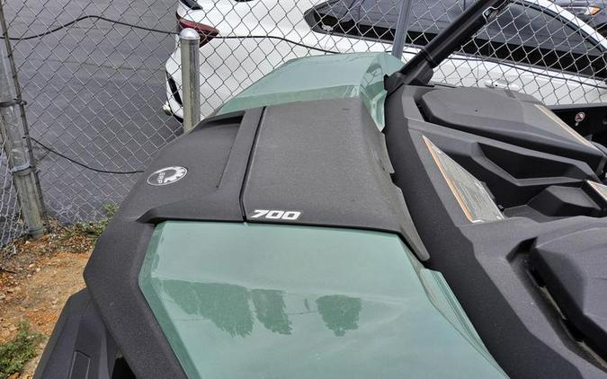 2026 Can-Am® Commander DPS 700