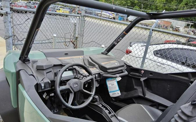 2026 Can-Am® Commander DPS 700