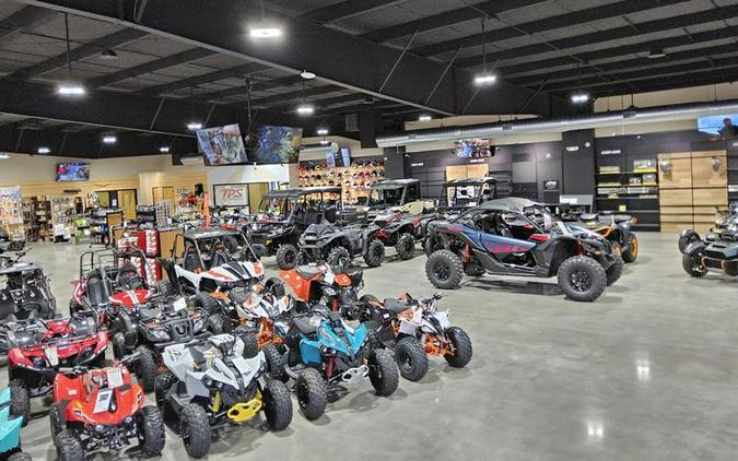 2026 Can-Am® Commander DPS 700