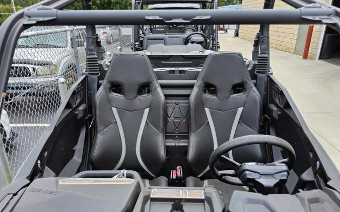 2026 Can-Am® Commander DPS 700