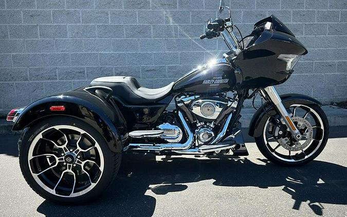 2026 Harley-Davidson® Road Glide 3 VIVID BLACK