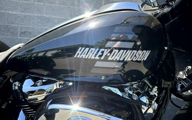 2026 Harley-Davidson® Road Glide 3 VIVID BLACK