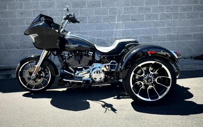 2026 Harley-Davidson® Road Glide 3 VIVID BLACK