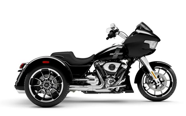 2026 Harley-Davidson® Road Glide 3 VIVID BLACK